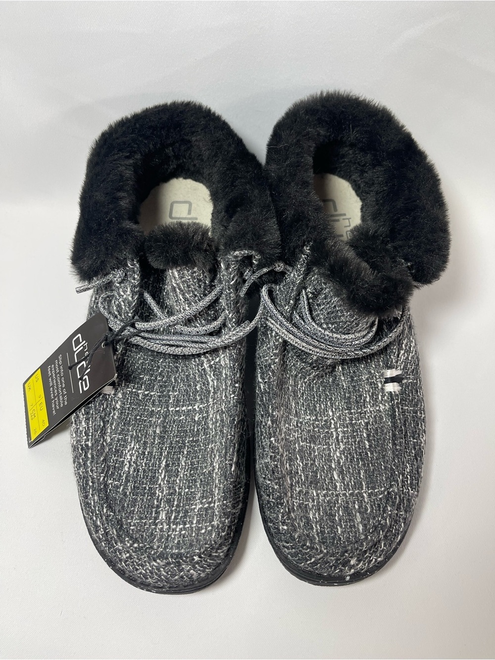 Hey Dude Britt Boho cookies and cream women’s 9 faux fur cuff